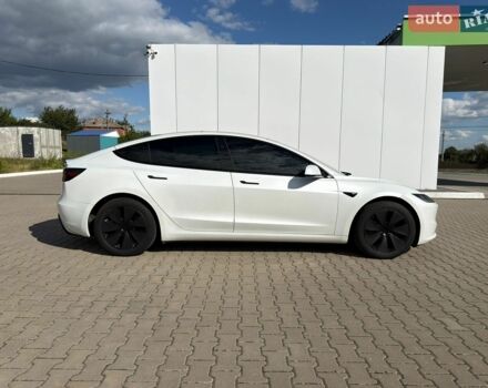 Белый Тесла Модель 3, объемом двигателя 0 л и пробегом 18 тыс. км за 25500 $, фото 4 на Automoto.ua
