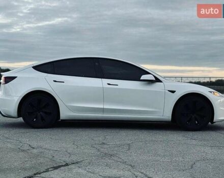 Белый Тесла Модель 3, объемом двигателя 0 л и пробегом 14 тыс. км за 27500 $, фото 21 на Automoto.ua