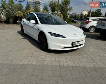 Білий Тесла Модель 3, об'ємом двигуна 0 л та пробігом 17 тис. км за 31999 $, фото 3 на Automoto.ua