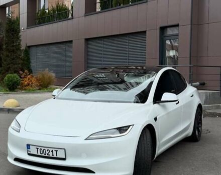 Тесла Модель 3 2024 в Днепре (Днепропетровске) на Automoto.ua Белый Тесла Модель 3, объемом двигателя 0 л и пробегом 13 тыс. км за 26500 $, фото 1 на Automoto.ua