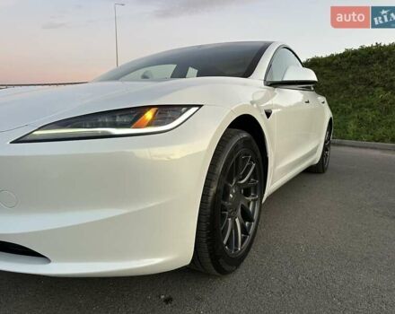 Белый Тесла Модель 3, объемом двигателя 0 л и пробегом 32 тыс. км за 27800 $, фото 5 на Automoto.ua