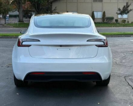 Белый Тесла Модель 3, объемом двигателя 0 л и пробегом 18 тыс. км за 8200 $, фото 5 на Automoto.ua
