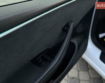 Белый Тесла Модель 3, объемом двигателя 0 л и пробегом 15 тыс. км за 32500 $, фото 20 на Automoto.ua