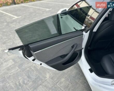 Білий Тесла Модель 3, об'ємом двигуна 0 л та пробігом 7 тис. км за 26300 $, фото 16 на Automoto.ua