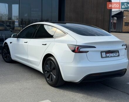 Белый Тесла Модель 3, объемом двигателя 0 л и пробегом 9 тыс. км за 32999 $, фото 5 на Automoto.ua