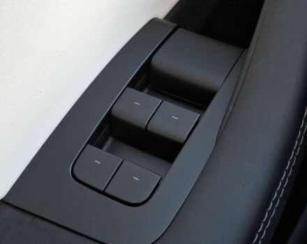 Білий Тесла Модель 3, об'ємом двигуна 0 л та пробігом 26 тис. км за 15000 $, фото 12 на Automoto.ua