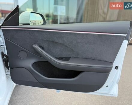 Белый Тесла Модель 3, объемом двигателя 0 л и пробегом 9 тыс. км за 32999 $, фото 28 на Automoto.ua