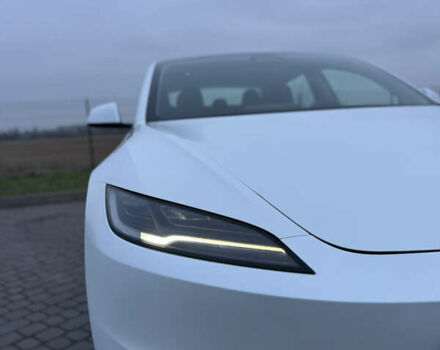 Белый Тесла Модель 3, объемом двигателя 0 л и пробегом 2 тыс. км за 32700 $, фото 1 на Automoto.ua