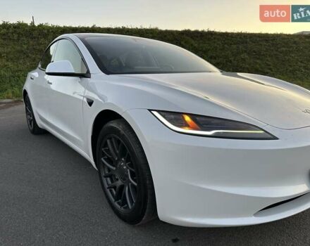 Белый Тесла Модель 3, объемом двигателя 0 л и пробегом 32 тыс. км за 27800 $, фото 1 на Automoto.ua