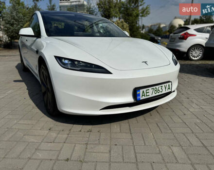 Білий Тесла Модель 3, об'ємом двигуна 0 л та пробігом 17 тис. км за 31999 $, фото 1 на Automoto.ua