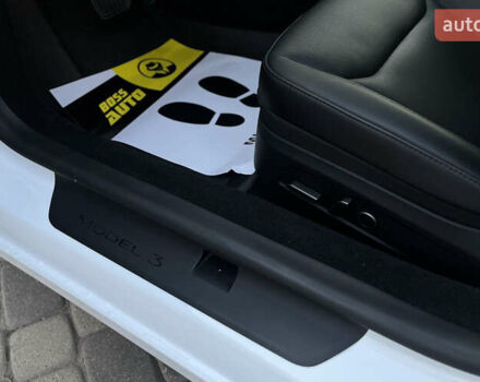 Белый Тесла Модель 3, объемом двигателя 0 л и пробегом 15 тыс. км за 32500 $, фото 23 на Automoto.ua