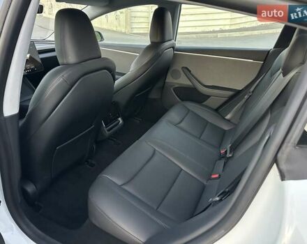 Белый Тесла Модель 3, объемом двигателя 0 л и пробегом 32 тыс. км за 27800 $, фото 17 на Automoto.ua