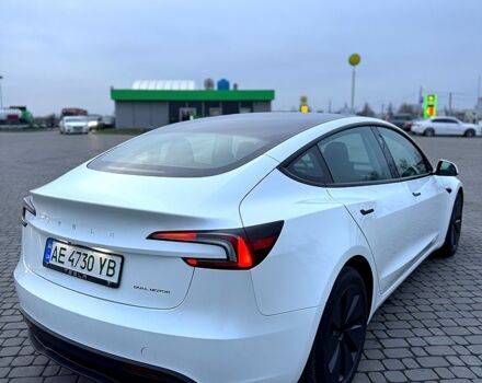 Белый Тесла Модель 3, объемом двигателя 0.33 л и пробегом 2 тыс. км за 32700 $, фото 3 на Automoto.ua