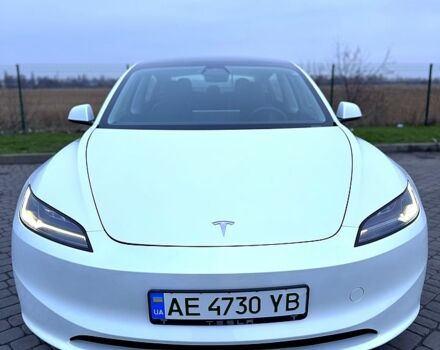 Белый Тесла Модель 3, объемом двигателя 0.33 л и пробегом 2 тыс. км за 32700 $, фото 1 на Automoto.ua