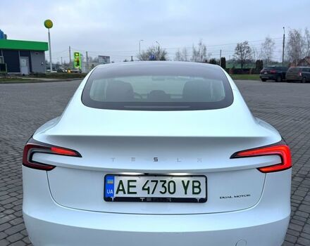 Белый Тесла Модель 3, объемом двигателя 0.33 л и пробегом 2 тыс. км за 32700 $, фото 4 на Automoto.ua