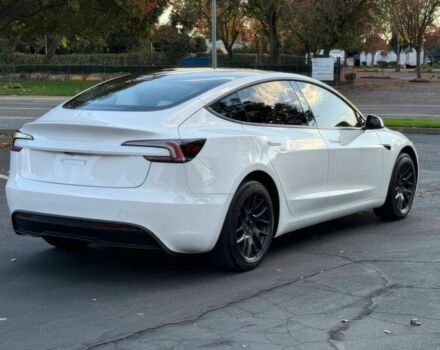 Белый Тесла Модель 3, объемом двигателя 0 л и пробегом 18 тыс. км за 8200 $, фото 4 на Automoto.ua