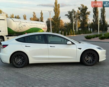 Белый Тесла Модель 3, объемом двигателя 0 л и пробегом 39 тыс. км за 23500 $, фото 29 на Automoto.ua