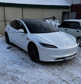 Белый Тесла Модель 3, объемом двигателя 0 л и пробегом 5 тыс. км за 28900 $, фото 1 на Automoto.ua
