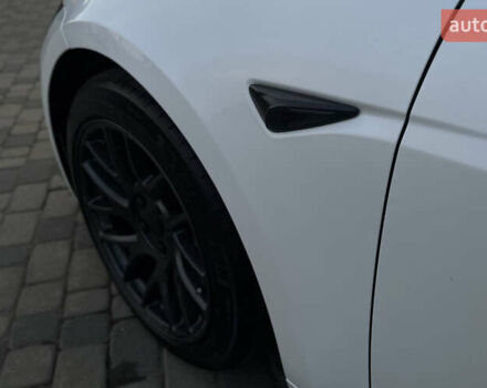 Белый Тесла Модель 3, объемом двигателя 0 л и пробегом 15 тыс. км за 32500 $, фото 26 на Automoto.ua