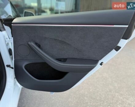 Белый Тесла Модель 3, объемом двигателя 0 л и пробегом 9 тыс. км за 32999 $, фото 19 на Automoto.ua