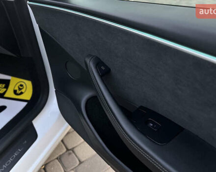 Белый Тесла Модель 3, объемом двигателя 0 л и пробегом 15 тыс. км за 32500 $, фото 22 на Automoto.ua