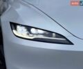 Білий Тесла Модель 3, об'ємом двигуна 0 л та пробігом 13 тис. км за 27400 $, фото 11 на Automoto.ua