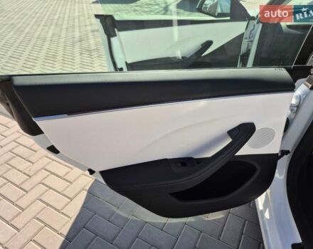 Білий Тесла Модель 3, об'ємом двигуна 0 л та пробігом 10 тис. км за 30000 $, фото 23 на Automoto.ua