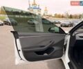 Белый Тесла Модель 3, объемом двигателя 0 л и пробегом 77 тыс. км за 31000 $, фото 39 на Automoto.ua