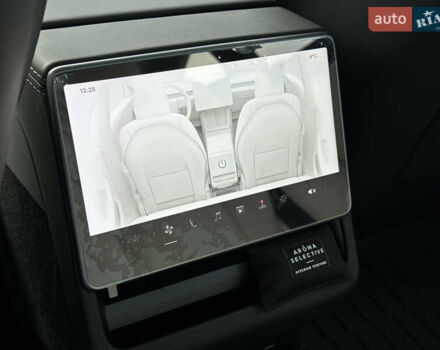 Білий Тесла Модель 3, об'ємом двигуна 0 л та пробігом 3 тис. км за 29000 $, фото 3 на Automoto.ua