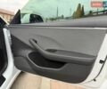 Белый Тесла Модель 3, объемом двигателя 0 л и пробегом 18 тыс. км за 35300 $, фото 36 на Automoto.ua