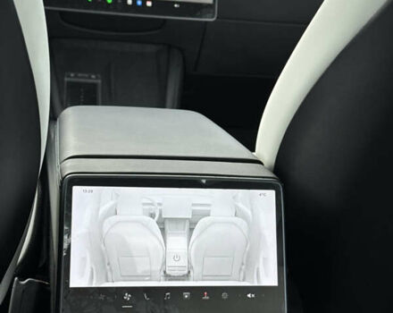 Білий Тесла Модель 3, об'ємом двигуна 0 л та пробігом 3 тис. км за 29000 $, фото 2 на Automoto.ua