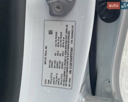 Білий Тесла Модель 3, об'ємом двигуна 0 л та пробігом 4 тис. км за 33999 $, фото 25 на Automoto.ua