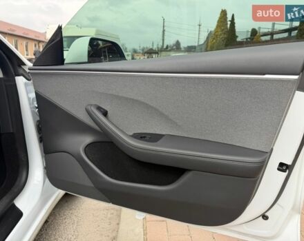 Білий Тесла Модель 3, об'ємом двигуна 0 л та пробігом 18 тис. км за 35300 $, фото 36 на Automoto.ua