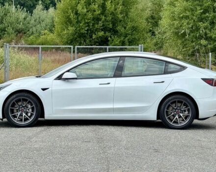 Тесла Модель 3 2021 в Киеве на Automoto.ua Белый Тесла Модель 3, объемом двигателя 0 л и пробегом 47 тыс. км за 15000 $, фото 3 на Automoto.ua