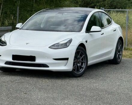Тесла Модель 3 2021 в Киеве на Automoto.ua Белый Тесла Модель 3, объемом двигателя 0 л и пробегом 47 тыс. км за 15000 $, фото 2 на Automoto.ua