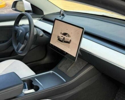 Білий Тесла Модель 3, об'ємом двигуна 0 л та пробігом 55 тис. км за 18500 $, фото 13 на Automoto.ua