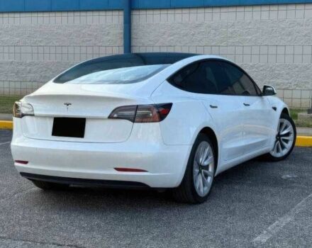 Білий Тесла Модель 3, об'ємом двигуна 0 л та пробігом 55 тис. км за 18500 $, фото 4 на Automoto.ua