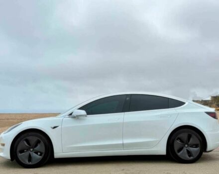 Білий Тесла Модель 3, об'ємом двигуна 0 л та пробігом 39 тис. км за 13000 $, фото 3 на Automoto.ua