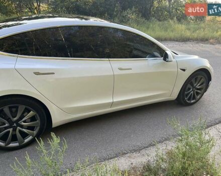 Білий Тесла Модель 3, об'ємом двигуна 0 л та пробігом 47 тис. км за 25000 $, фото 4 на Automoto.ua