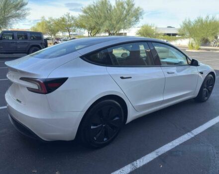 Белый Тесла Модель 3, объемом двигателя 0 л и пробегом 27 тыс. км за 14700 $, фото 6 на Automoto.ua