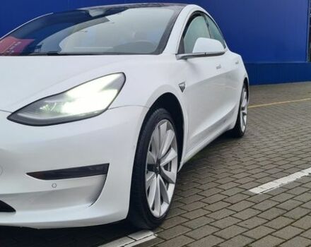Белый Тесла Модель 3, объемом двигателя 0 л и пробегом 220 тыс. км за 13750 $, фото 1 на Automoto.ua
