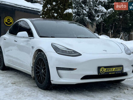 Белый Тесла Модель 3, объемом двигателя 0 л и пробегом 165 тыс. км за 16500 $, фото 1 на Automoto.ua