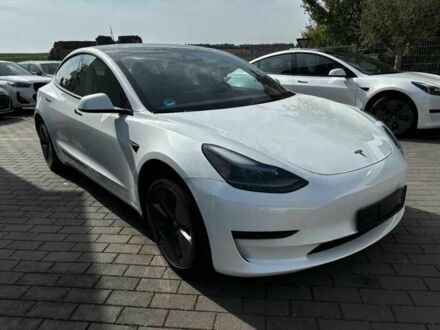 Тесла Модель 3 2017 у Києві на Automoto.ua Білий Тесла Модель 3, об'ємом двигуна 0 л та пробігом 103 тис. км за 11000 $, фото 1 на Automoto.ua