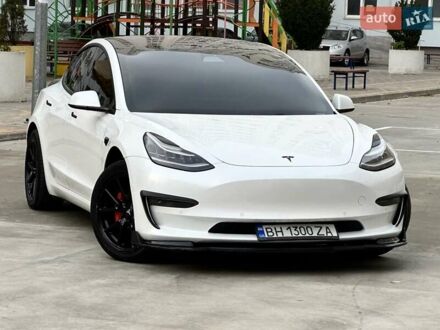 Белый Тесла Модель 3, объемом двигателя 0 л и пробегом 86 тыс. км за 19999 $, фото 1 на Automoto.ua