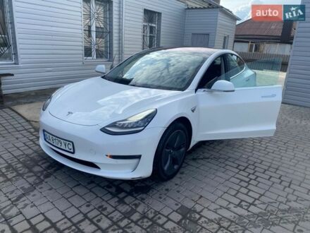 Белый Тесла Модель 3, объемом двигателя 0 л и пробегом 150 тыс. км за 16299 $, фото 1 на Automoto.ua