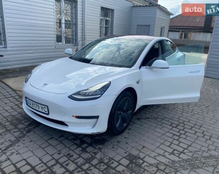 Белый Тесла Модель 3, объемом двигателя 0 л и пробегом 150 тыс. км за 16299 $, фото 1 на Automoto.ua