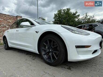 Білий Тесла Модель 3, об'ємом двигуна 0 л та пробігом 84 тис. км за 17600 $, фото 1 на Automoto.ua
