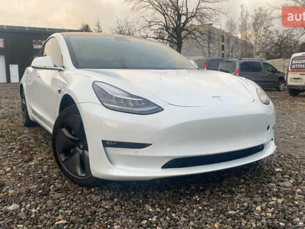 Белый Тесла Модель 3, объемом двигателя 0 л и пробегом 100 тыс. км за 15200 $, фото 1 на Automoto.ua