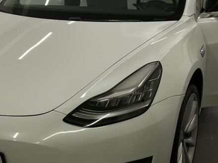 Белый Тесла Модель 3, объемом двигателя 0 л и пробегом 59 тыс. км за 23999 $, фото 1 на Automoto.ua