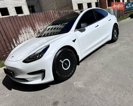 Білий Тесла Модель 3, об'ємом двигуна 0 л та пробігом 89 тис. км за 20500 $, фото 1 на Automoto.ua